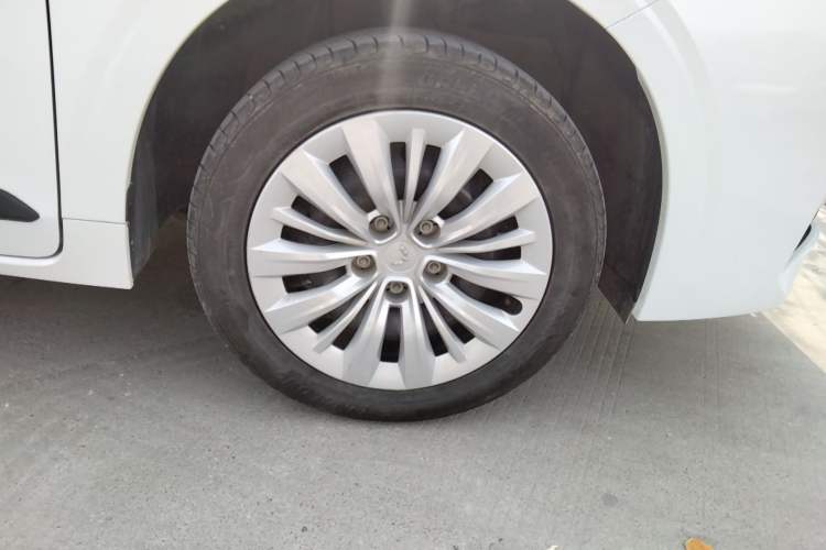 Used Wuling Jiachen 2022 1.5L Manual Enjoyment Elite Model Right Front Wheel Hub