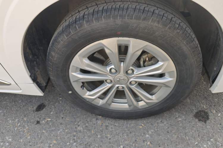 Used Wuling Jiachen 2022 1.5T CVT Smart Luxury Version Right Front Wheel Hub