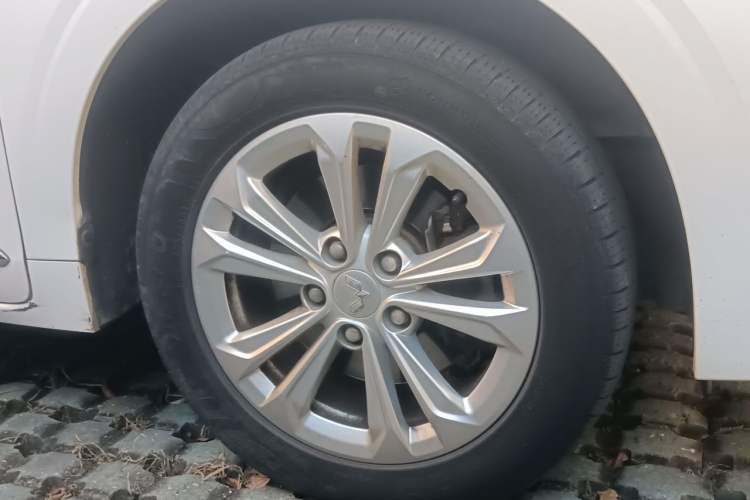 Used Wuling Jiachen 2022 1.5T Manual Light Enjoyment Dynamic Version Right Front Wheel Hub