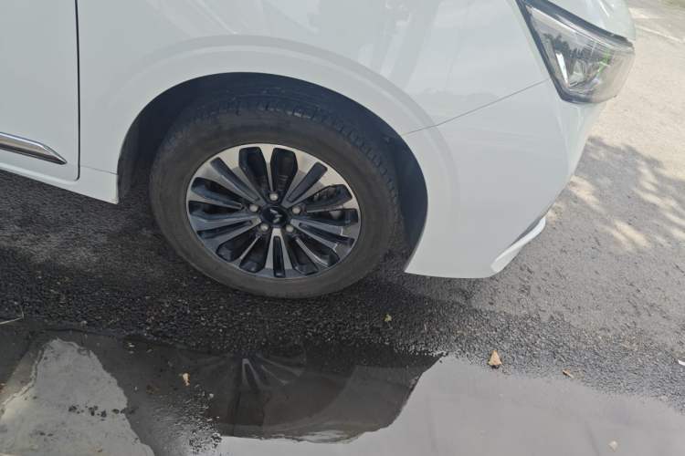 Used Wuling Jiachen 2022 1.5T CVT Deluxe Flagship Edition Right Front Wheel Hub