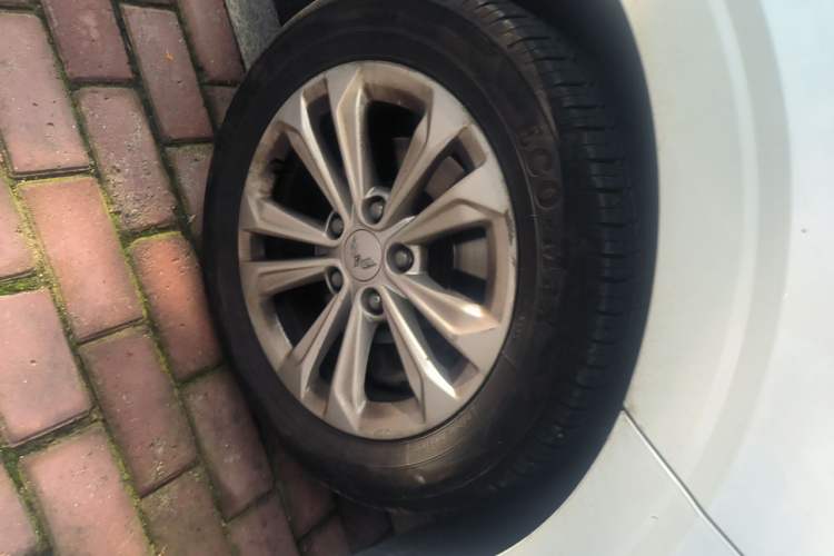 Used Wuling Jiachen 2022 1.5T Manual Comfort & Dynamic Version Right Front Wheel Hub