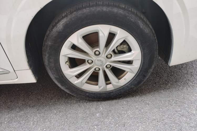 Used Wuling Jiachen 2022 1.5T CVT Smart Luxury Version Right Front Wheel Hub