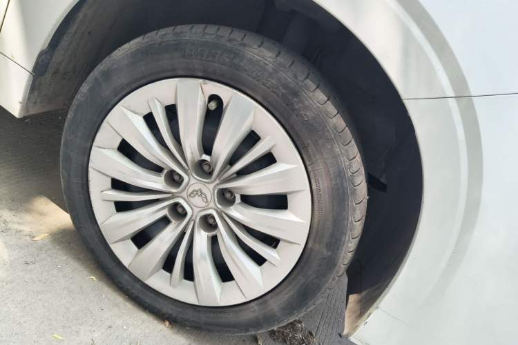 Used Wuling Jiachen 2022 1.5L Manual Enjoyment Elite Model Right Front Wheel Hub