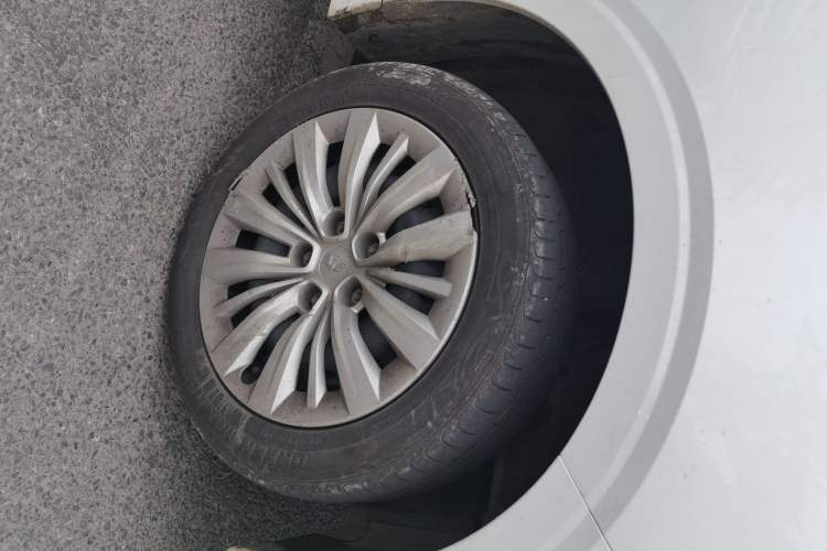 Used Wuling Jiachen 2022 1.5L Manual Enjoyment Elite Model Right Front Wheel Hub