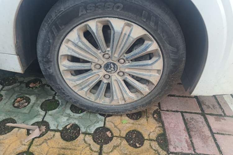 Used Wuling Jiachen 2022 1.5T CVT Deluxe Flagship Edition Right Front Wheel Hub