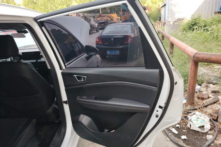 Used Wuling Jiachen 2022 1.5T CVT Smart Luxury Version Right Rear Door Interior