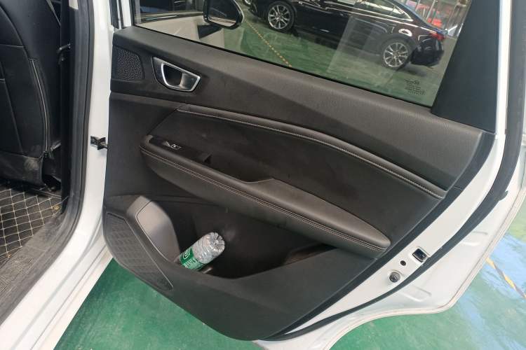Used Wuling Jiachen 2022 1.5T Manual Light Enjoyment Dynamic Version Right Rear Door Interior