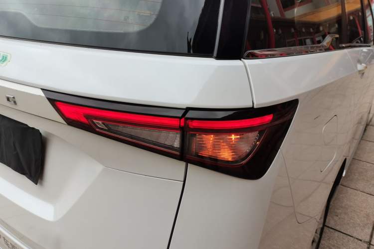 Used Wuling Jiachen 2022 1.5T Manual Light Enjoyment Dynamic Version Right Rear Taillight