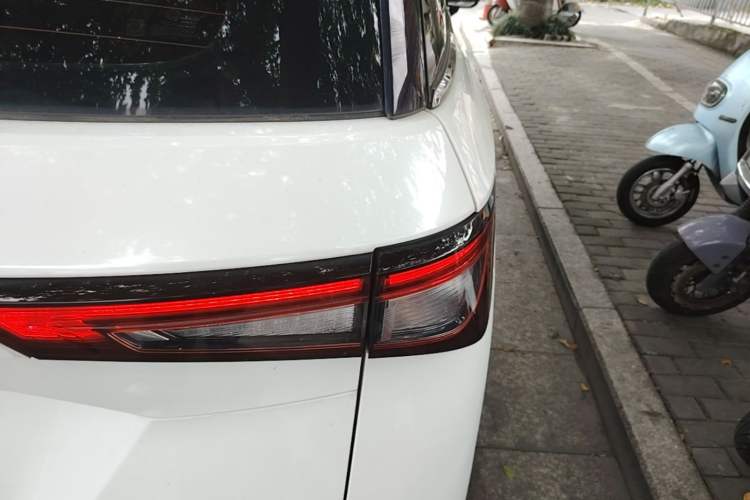 Used Wuling Jiachen 2022 1.5L Manual Comfort Edition Right Rear Taillight