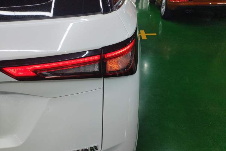Used Wuling Jiachen 2022 1.5L Manual Comfort Edition Right Rear Taillight