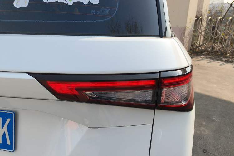 Used Wuling Jiachen 2022 1.5L Manual Comfort Edition Right Rear Taillight
