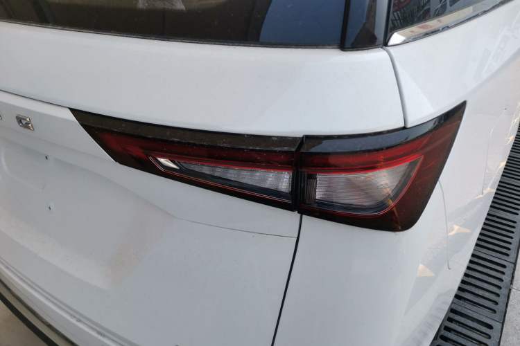 Used Wuling Jiachen 2022 1.5L Manual Comfort Edition Right Rear Taillight