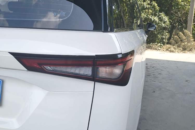Used Wuling Jiachen 2022 1.5T Manual Comfort & Dynamic Version Right Rear Taillight