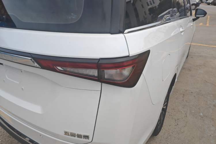 Used Wuling Jiachen 2022 1.5T CVT Deluxe Flagship Edition Right Rear Taillight