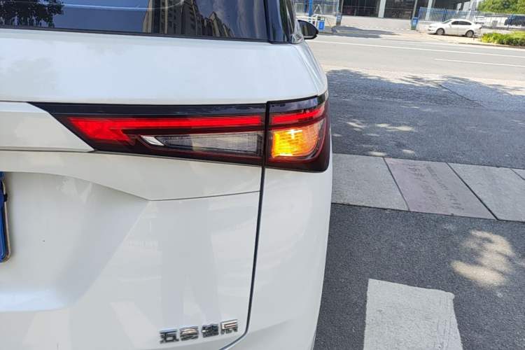 Used Wuling Jiachen 2022 1.5L Manual Light Comfort Edition Right Rear Taillight