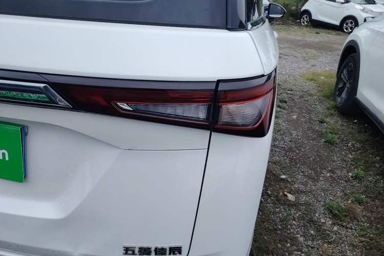 Used Wuling Jiachen 2022 1.5T CVT Smart Luxury Version Right Rear Taillight