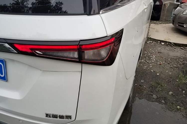 Used Wuling Jiachen 2022 1.5T CVT Smart Luxury Version Right Rear Taillight