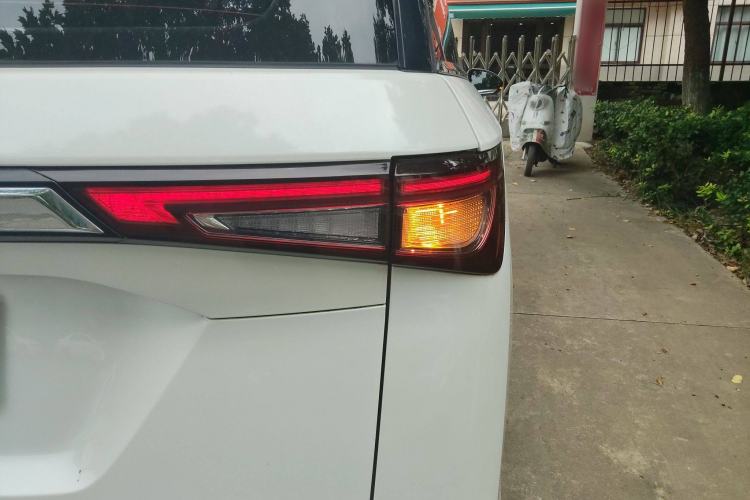 Used Wuling Jiachen 2022 1.5T CVT Deluxe Flagship Edition Right Rear Taillight
