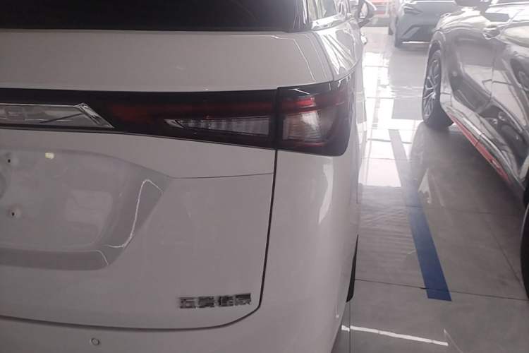 Used Wuling Jiachen 2022 1.5T CVT Smart Luxury Version Right Rear Taillight