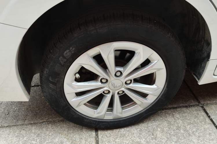 Used Wuling Jiachen 2022 1.5T Manual Light Enjoyment Dynamic Version Right Rear Wheel Hub