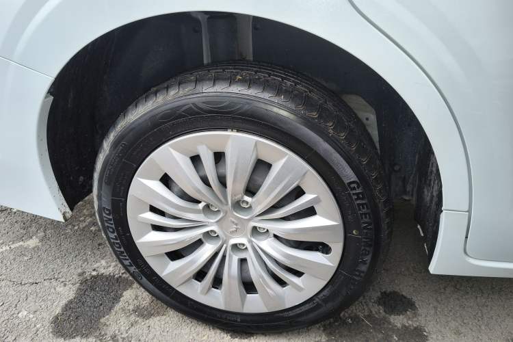 Used Wuling Jiachen 2022 1.5L Manual Enjoyment Elite Model Right Rear Wheel Hub
