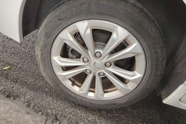 Used Wuling Jiachen 2022 1.5L Manual Comfort Edition Right Rear Wheel Hub