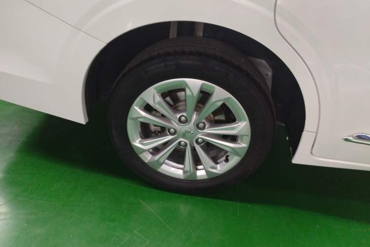 Used Wuling Jiachen 2022 1.5L Manual Comfort Edition Right Rear Wheel Hub