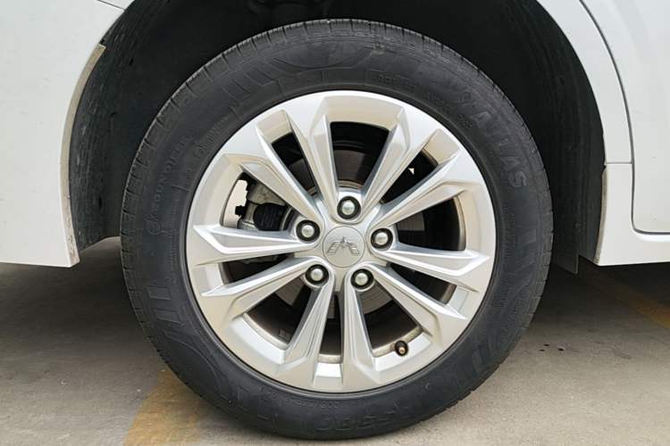 Used Wuling Jiachen 2022 1.5T CVT Smart Luxury Version Right Rear Wheel Hub