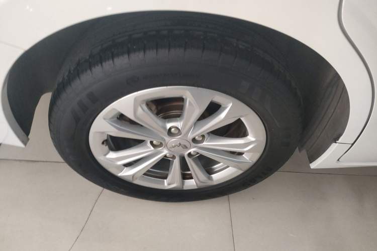 Used Wuling Jiachen 2022 1.5T CVT Smart Luxury Version Right Rear Wheel Hub