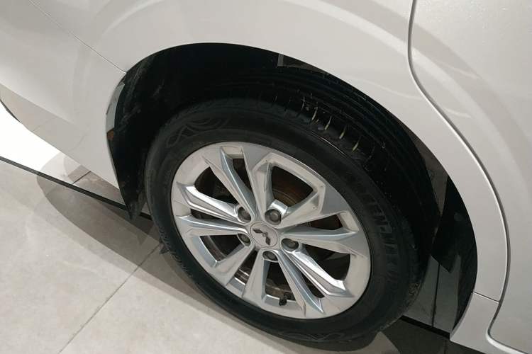 Used Wuling Jiachen 2022 1.5L Manual Light Comfort Edition Right Rear Wheel Hub