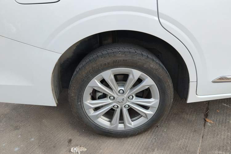 Used Wuling Jiachen 2022 1.5L Manual Comfort Edition Right Rear Wheel Hub