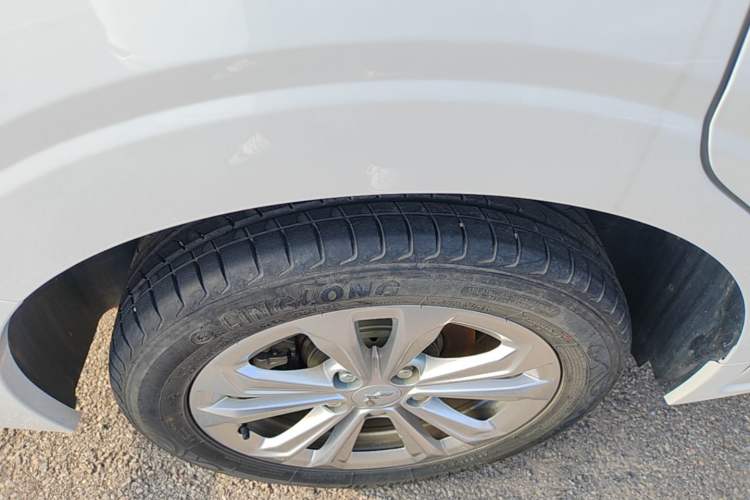 Used Wuling Jiachen 2022 1.5L Manual Comfort Edition Right Rear Wheel Hub