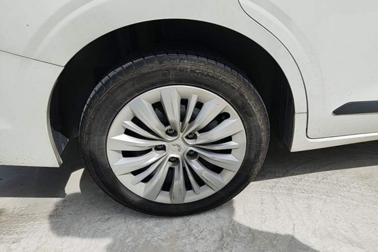 Used Wuling Jiachen 2022 1.5L Manual Enjoyment Elite Model Right Rear Wheel Hub