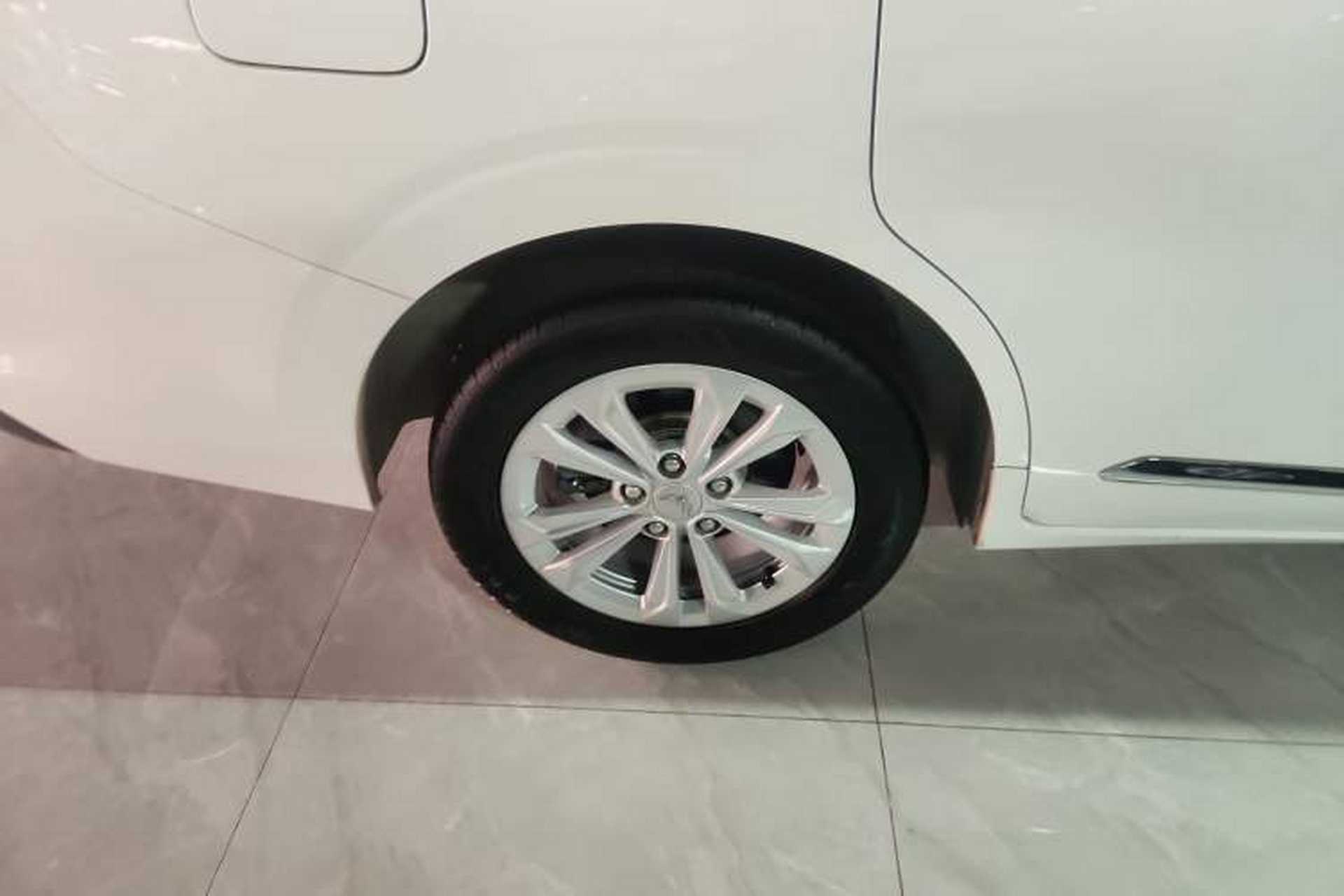 Used Wuling Jiachen 2022 1.5T CVT Smart Luxury Version Right Rear Wheel Hub