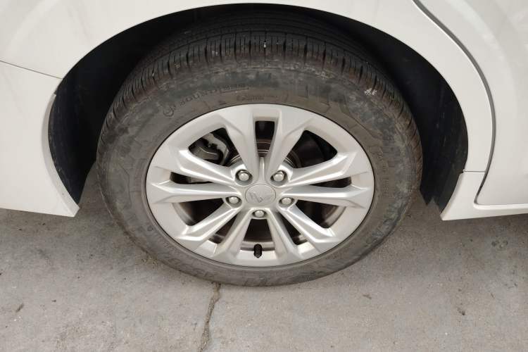 Used Wuling Jiachen 2022 1.5T CVT Smart Luxury Version Right Rear Wheel Hub