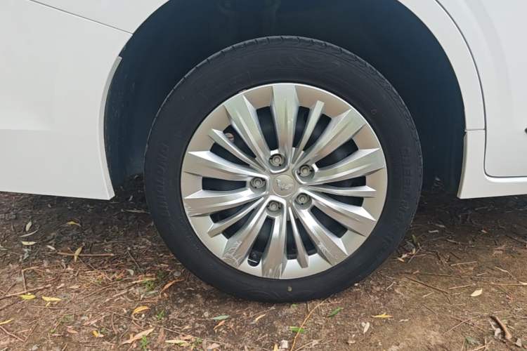 Used Wuling Jiachen 2022 1.5L Manual Enjoyment Elite Model Right Rear Wheel Hub