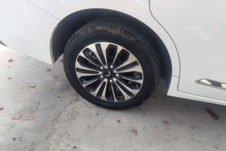 Used Wuling Jiachen 2022 1.5T CVT Deluxe Flagship Edition Right Rear Wheel Hub