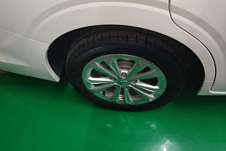 Used Wuling Jiachen 2022 1.5T CVT Smart Luxury Version Right Rear Wheel Hub