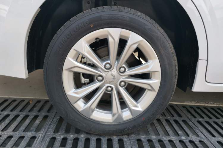 Used Wuling Jiachen 2022 1.5L Manual Comfort Edition Right Rear Wheel Hub