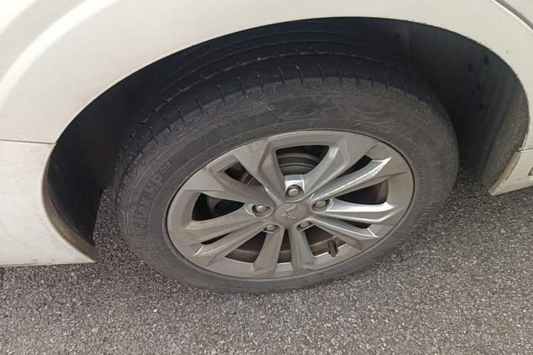 Used Wuling Jiachen 2022 1.5L Manual Light Comfort Edition Right Rear Wheel Hub
