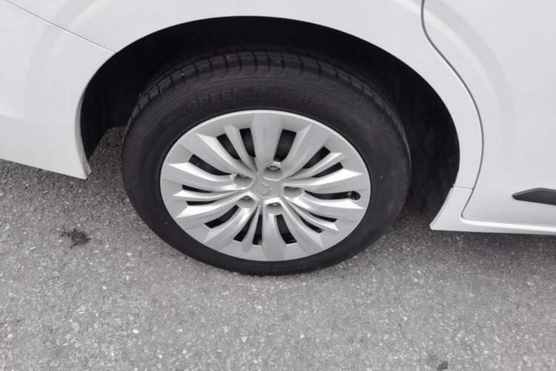 Used Wuling Jiachen 2022 1.5L Manual Enjoyment Elite Model Right Rear Wheel Hub