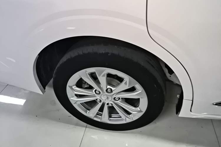 Used Wuling Jiachen 2022 1.5L Manual Comfort Edition Right Rear Wheel Hub