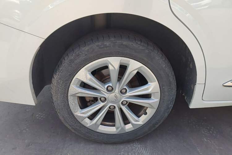 Used Wuling Jiachen 2022 1.5L Manual Comfort Edition Right Rear Wheel Hub