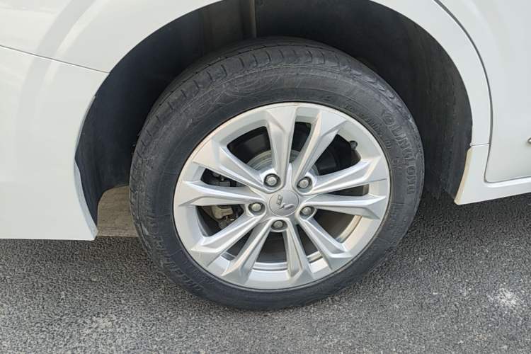 Used Wuling Jiachen 2022 1.5L Manual Light Comfort Edition Right Rear Wheel Hub