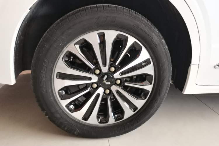 Used Wuling Jiachen 2022 1.5T CVT Deluxe Flagship Edition Right Rear Wheel Hub