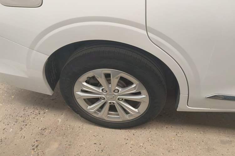 Used Wuling Jiachen 2022 1.5T CVT Smart Luxury Version Right Rear Wheel Hub