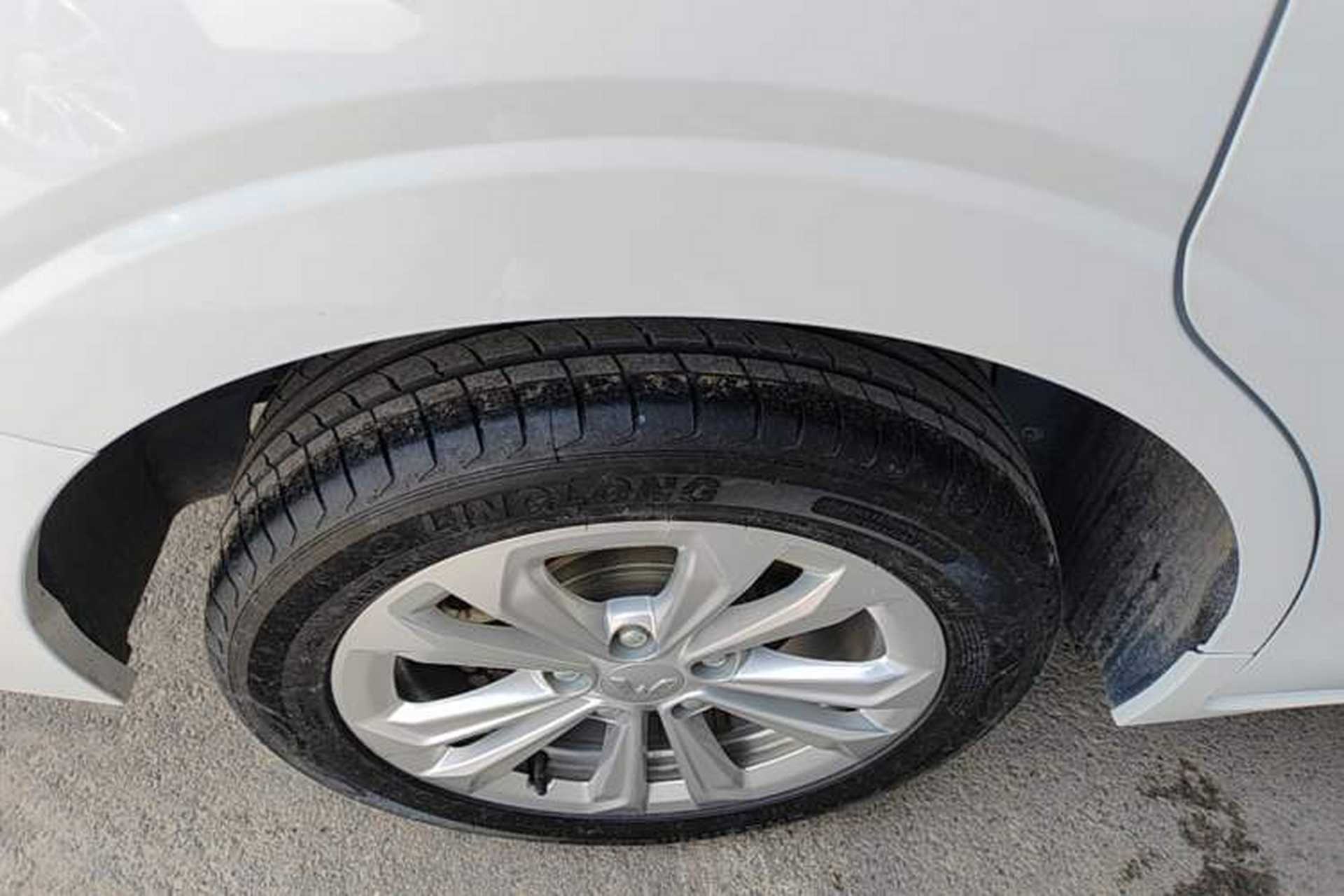 Used Wuling Jiachen 2022 1.5L Manual Comfort Edition Right Rear Wheel Hub