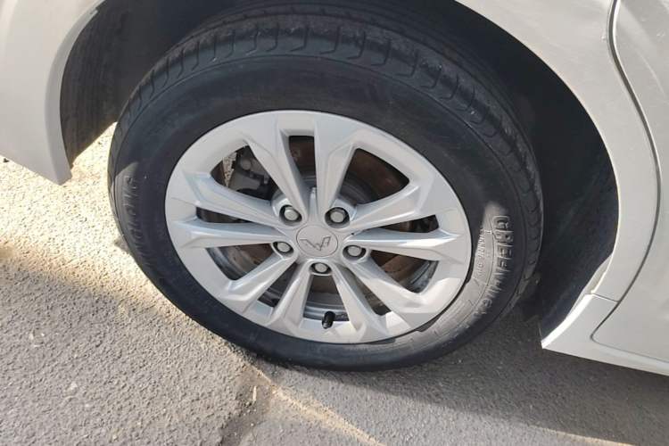 Used Wuling Jiachen 2022 1.5T Manual Light Enjoyment Dynamic Version Right Rear Wheel Hub