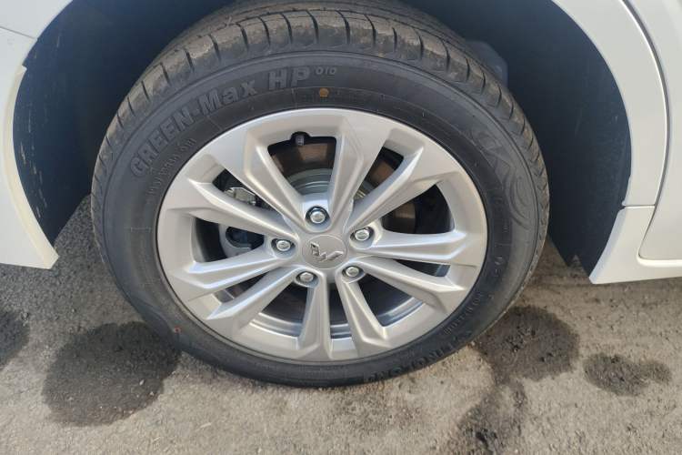 Used Wuling Jiachen 2022 1.5L Manual Comfort Edition Right Rear Wheel Hub