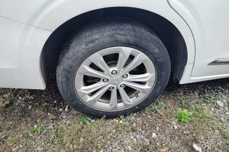 Used Wuling Jiachen 2022 1.5T CVT Smart Luxury Version Right Rear Wheel Hub